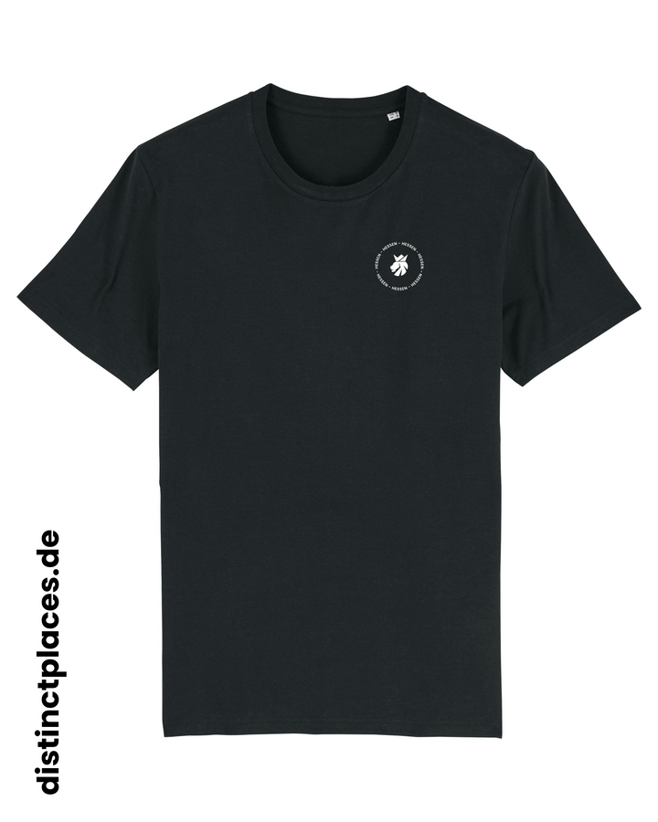Schwarzes fairtrade, vegan und bio-baumwoll T-Shirt von vorne mit einem minimalistischem weißen Logo, beziehungsweise Wappen und Schriftzug für Hessen