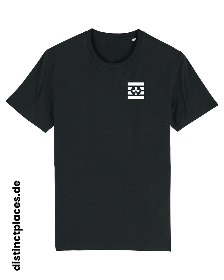 Schwarzes fairtrade, vegan und bio-baumwoll T-Shirt von vorne mit einem minimalistischem weißen Logo, beziehungsweise Wappen für Sachsen