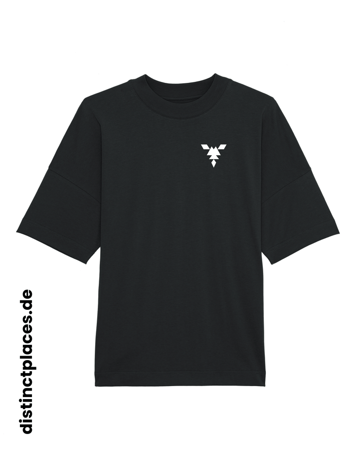 Schwarzes fairtrade, vegan und bio-baumwoll T-Shirt von vorne mit einem minimalistischem weißen Logo, beziehungsweise Wappen für Schleswig-Holstein